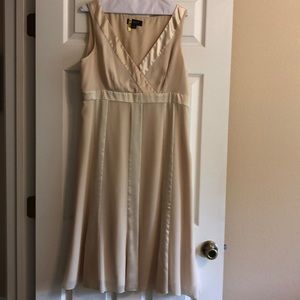 Liz Claiborne V-Neck Size 14 Gold Sleeveless Dress